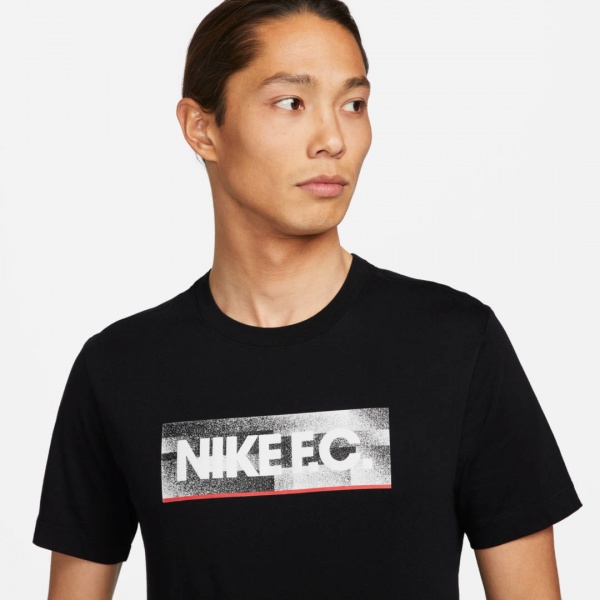 Футболка Nike M NK FC TEE SEASONAL BLOCK DH7444-010 р.XL чорний