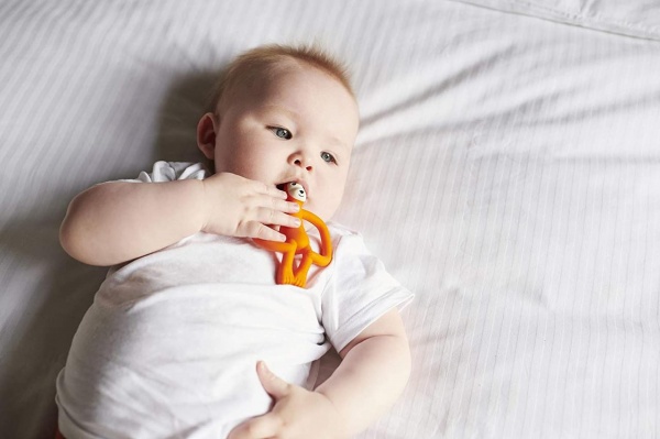 Прорізувач Matchstick Monkey Ведмідь помаранчевий 11 см (MM-B-001)