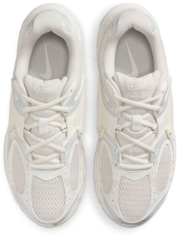 Кроссовки женские Nike V5 RNR N IQ0276-030 р.37,5 бежевые