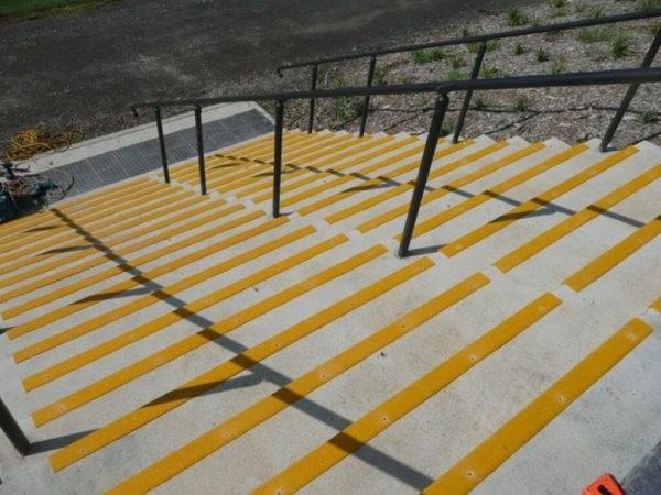 Накладка композитна кутова Tried Composites антиковзке покриття 70x30x3x1000 мм жовтий 