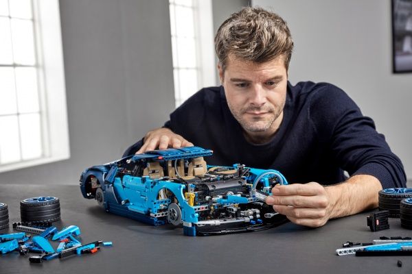 Конструктор LEGO Technic Bugatti Chiron 42083