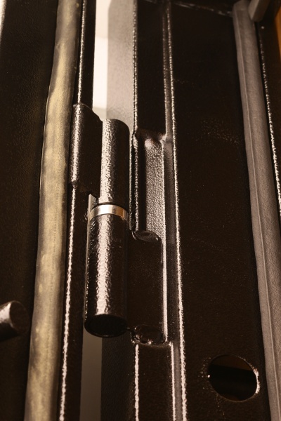 Дверь входная металлические Y1S043C056 2 замка (пена) коричневый 2050x960 мм правая