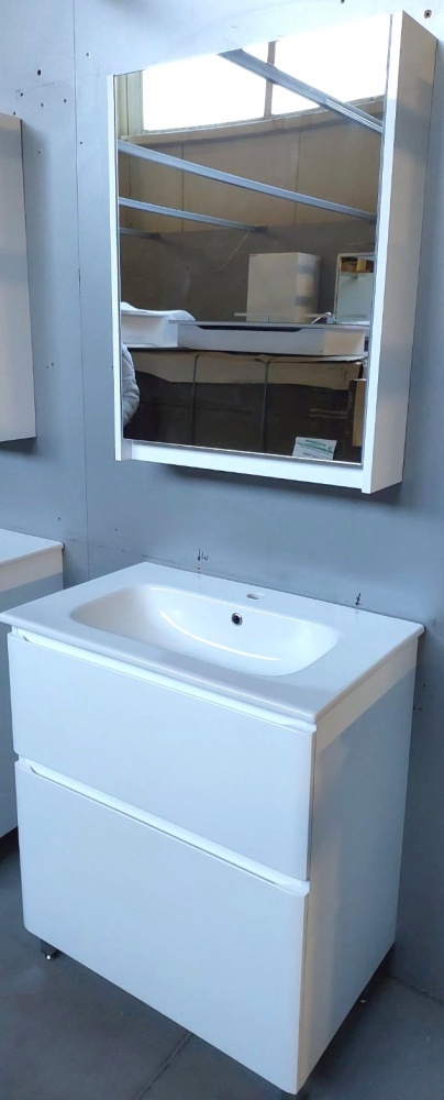 Зеркальный шкаф ЮВЕНТА