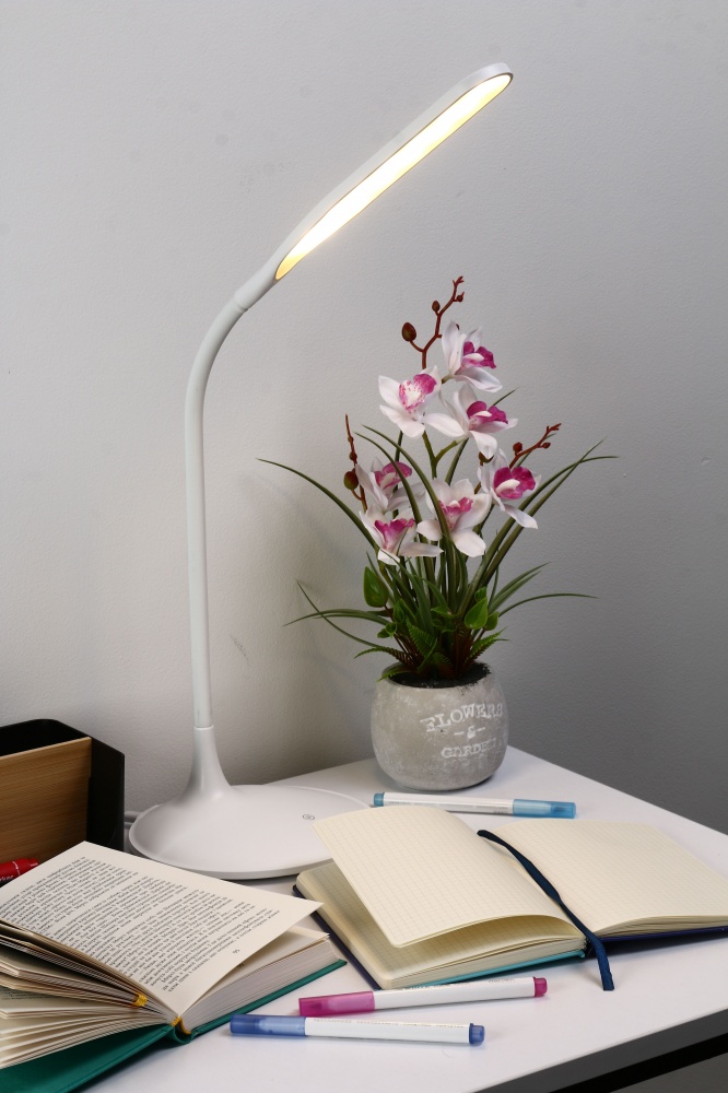 Настільна лампа Luna 7 Вт білий LML-L23CCT-B