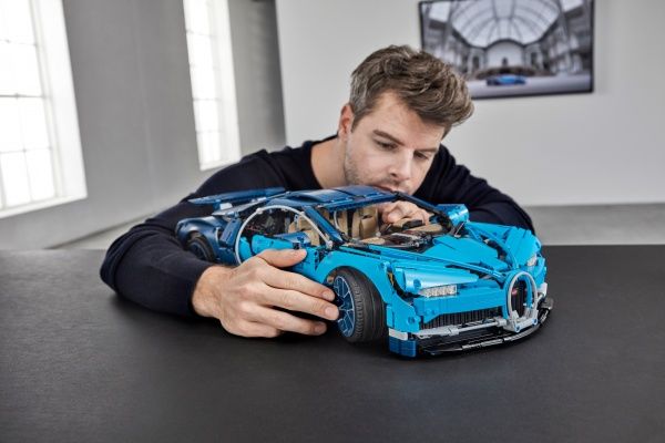 Конструктор LEGO Technic Bugatti Chiron 42083