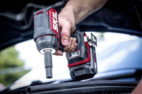 Гайковерт ударний акумуляторний SKIL SD1E3265CA