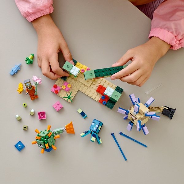 Конструктор LEGO Minecraft Битва Стражів 21180