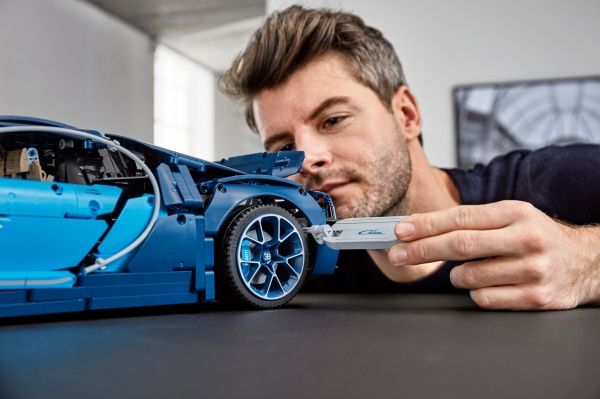 Конструктор LEGO Technic Bugatti Chiron 42083