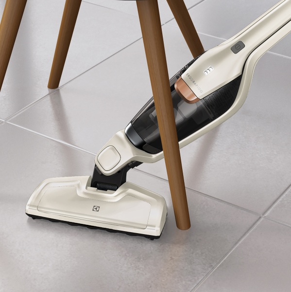 Пылесос аккумуляторный Electrolux EERC73SW white 