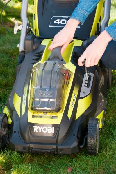 Газонокосарка акумуляторна RYOBI RLM36X41H40