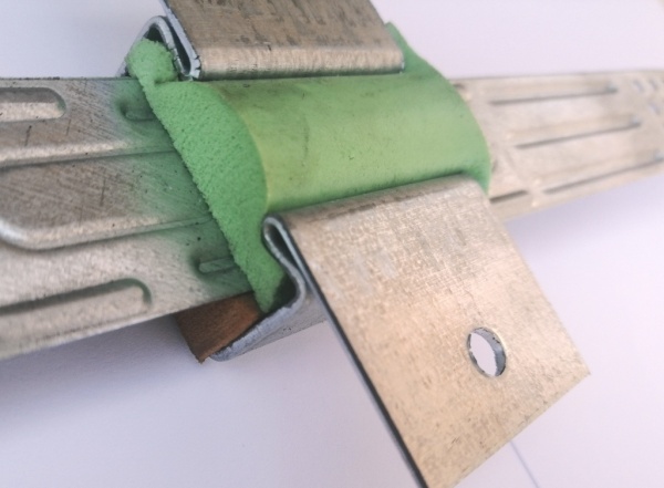 Підвіс П-подібний Profstal 250x30 мм VIBRO_OFF PROFI 