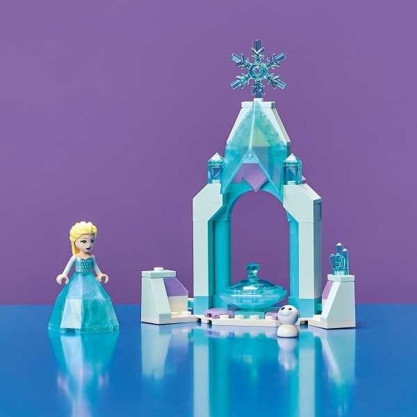 Конструктор LEGO Disney Princess Двор замка Эльзы 43199