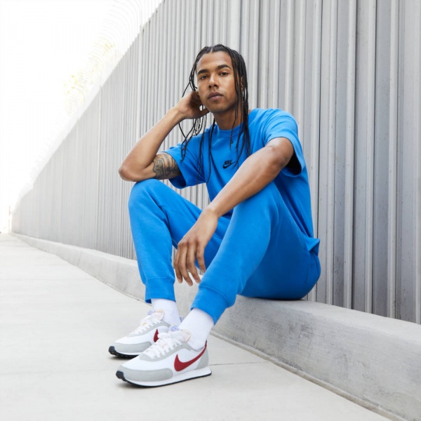 Кроссовки Nike DJ6054-101 р.46 белый