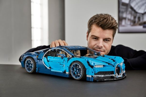 Конструктор LEGO Technic Bugatti Chiron 42083