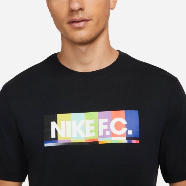 Футболка Nike M NK FC TEE SEASONAL GRAPHIC2 DA7763-010 р. S чорний