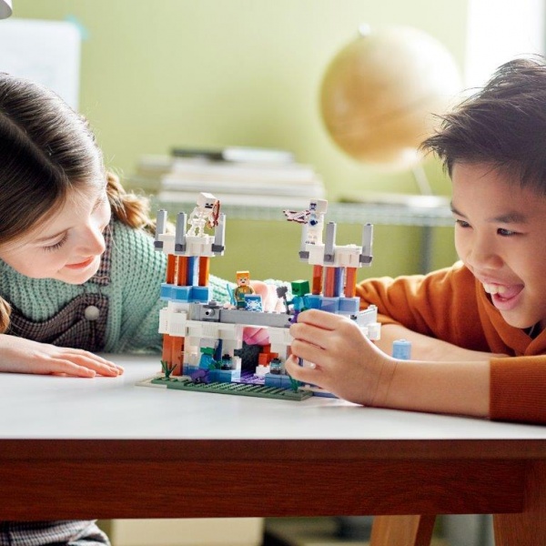 Конструктор LEGO Minecraft Крижаний замок 21186