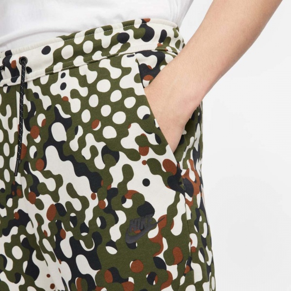 Штани Nike M NSW TCH FLC JGGR REACT DD4692-326 р. L різнокольоровий