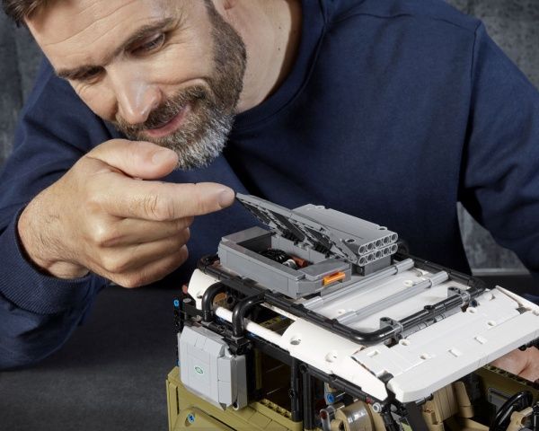 Конструктор LEGO Technic Land Rover Defender 42110