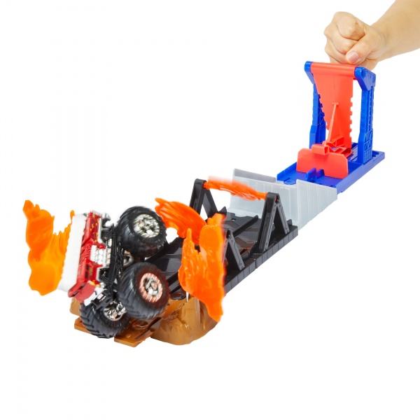 Игровой набор Hot Wheels Опасные противники серии 