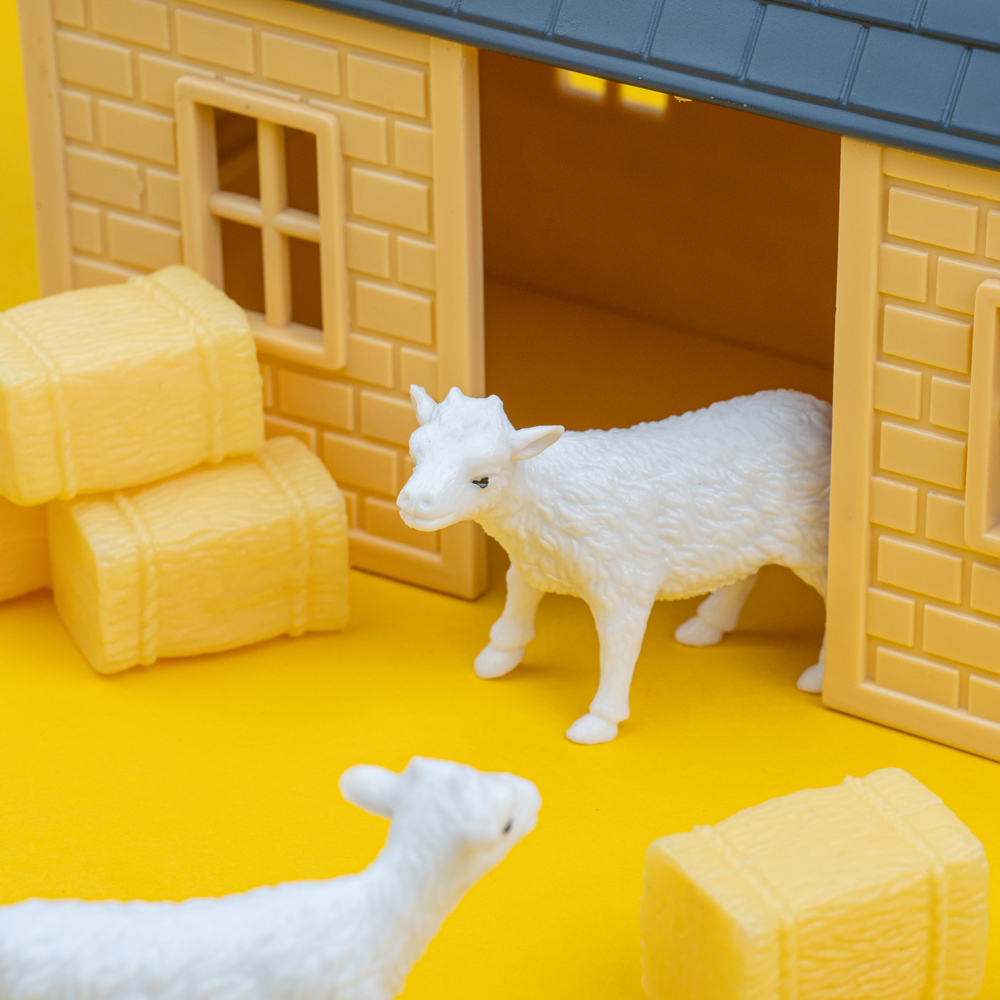 Игровой набор OTAMANKO Веселый хутор (трактор с прицепом и ферма с овцами и курами) 532.01.60