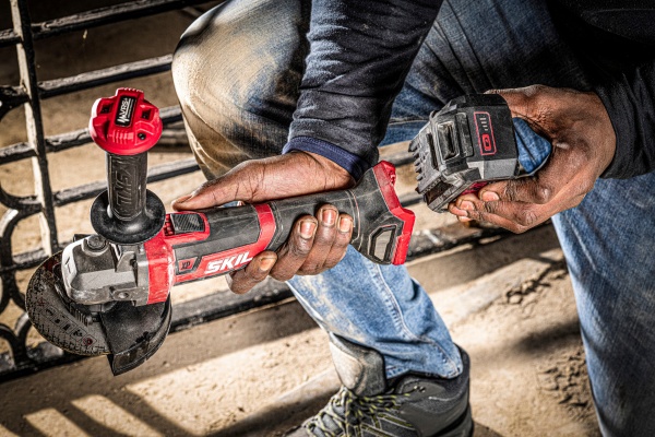 Болгарка (угловая шлифмашина) SKIL AG1E3930CB