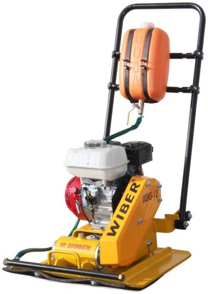 Виброплита WIBER  UGMS-12 с бачком