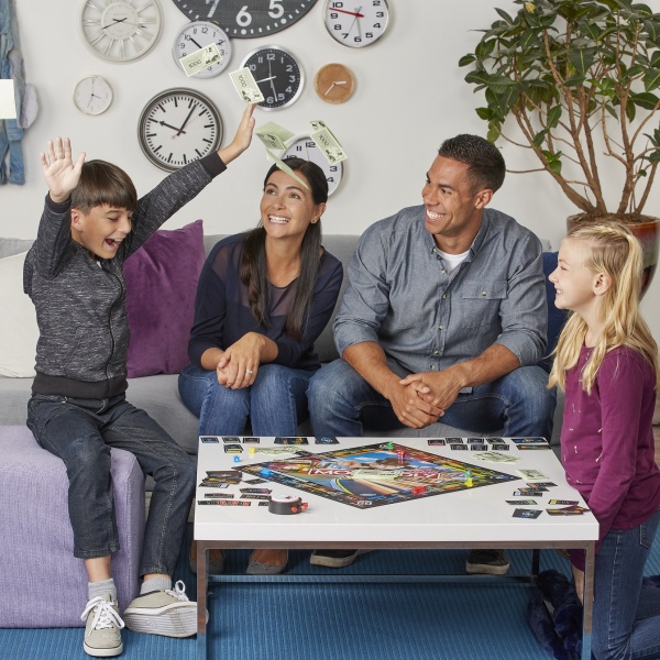 Гра настільна Hasbro Монополія Юніор Гонка (українська версія) E7033