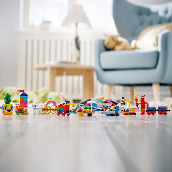 Конструктор LEGO Classic 90 Років гри 11021