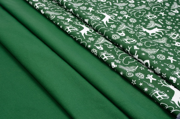 Скатерть 140x220 см зеленый с рисунком Homeline 