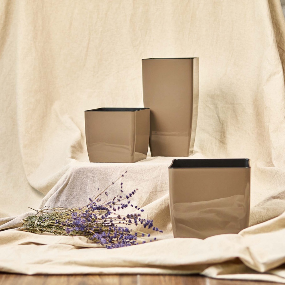 Вазон пластик Квадро низький 16х16х15,5 см квадратний капучино 2,7 л Алеана