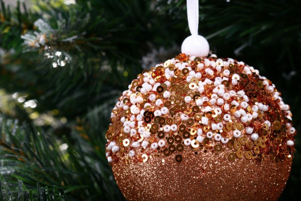 Ялинкова іграшка у формі кулі з паєтками та блискітками 80 мм CAA126660 