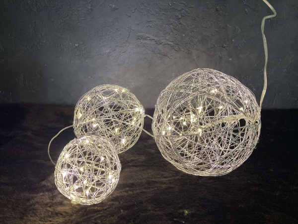 Декорация новогодняя светодиодные шары с гирляндой 10 см 