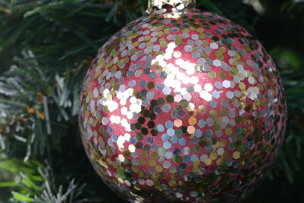 Елочная игрушка в форме шара розовая 8 см ABT620230 