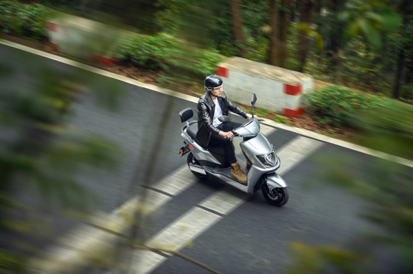 Электроскутер YADEA T7 Silver