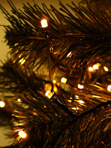 Электрогирлянда линейная SHLigts Нить (DCB-LD180WW-C-31V) встроенный светодиод (LED) 180 ламп 9 м 