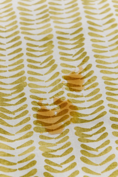 Скатерть водонепроницаемая Oliva Шафран 136x180 см La Nuit 