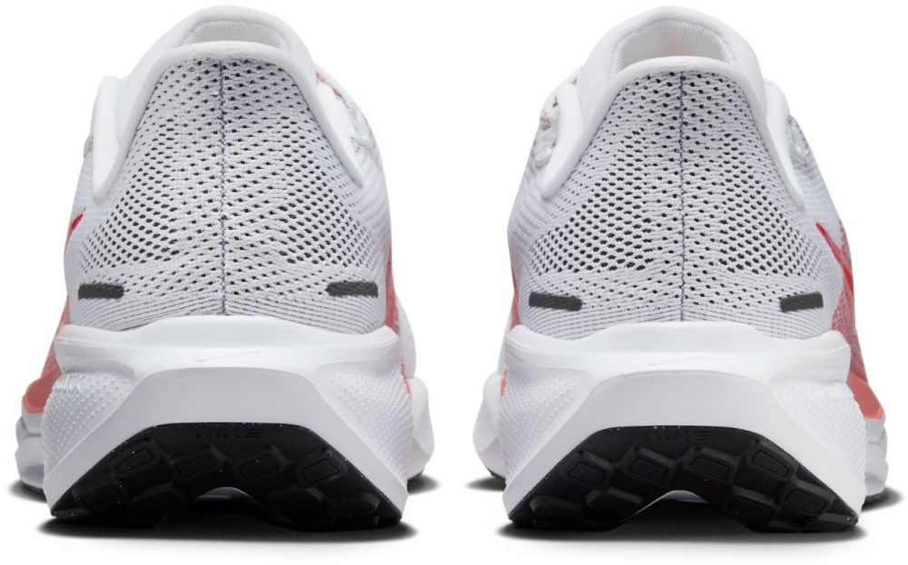 Кросівки жіночі Nike PEGASUS 41 FD2723-109 р.40 білі