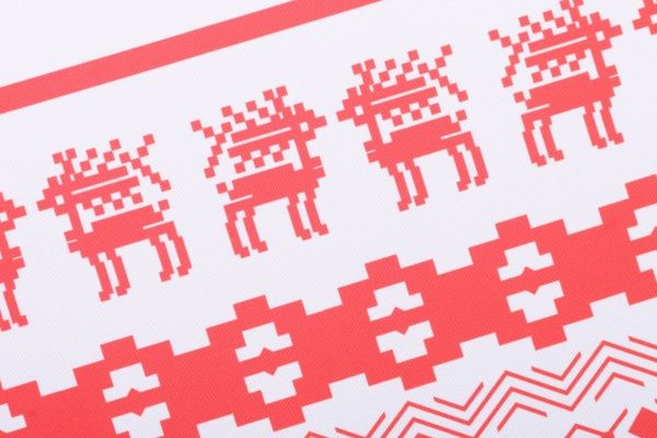 Скатерть новогодняя белые олени 150x260 см белый с красным ІТА ДРІМ 