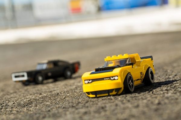 Конструктор LEGO Speed Champions Автомобили 2018 Dodge Challenger SRT Demon и 1970 Dodge Charger R/T 75893