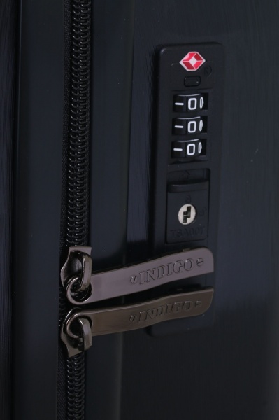 Валіза 39 л чорний LS22300 49х36х22 ABS 