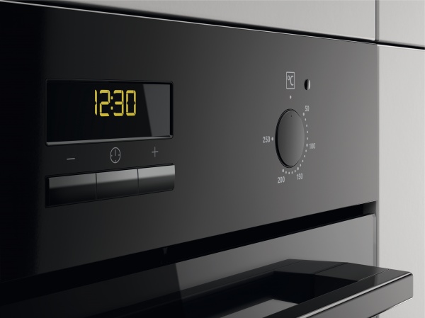 Духова шафа Zanussi ZOHEE2K2