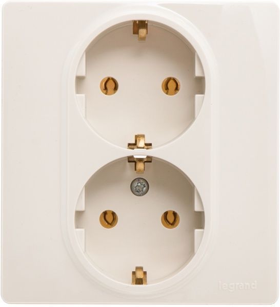 Розетка подвійна із заземленням Legrand Etika 2Х2К+З зі шторками кремовий 672323