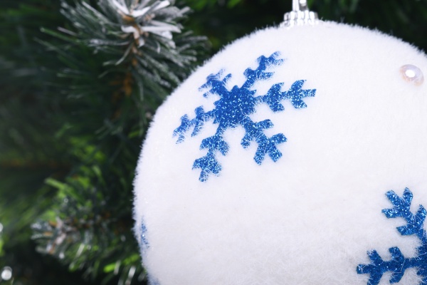 Куля новорічна Shunda пінопластиковий 100 мм біло-синій SDA213410WB