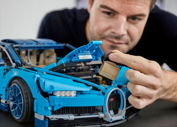 Конструктор LEGO Technic Bugatti Chiron 42083