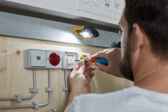 Фонарь кемпинговый Brennenstuhl HL DB 43 (200 лм + 20 лм) магнит+крючок