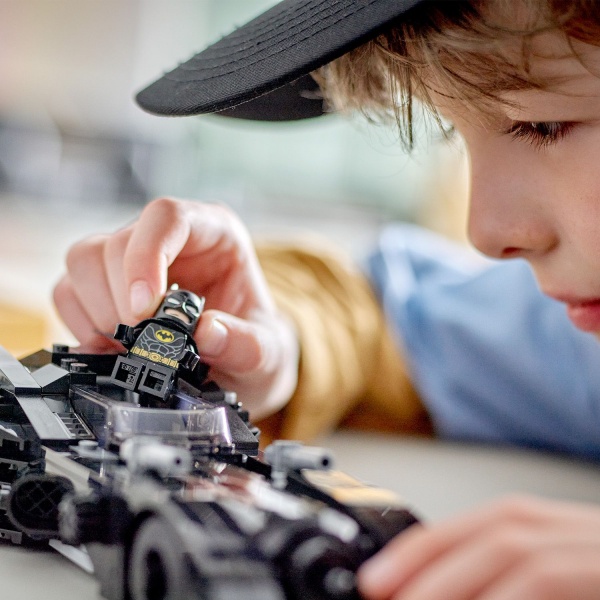 Конструктор LEGO DC Comics Super Heroes Бетмобіль: Переслідування. Бетмен проти Джокера 76224