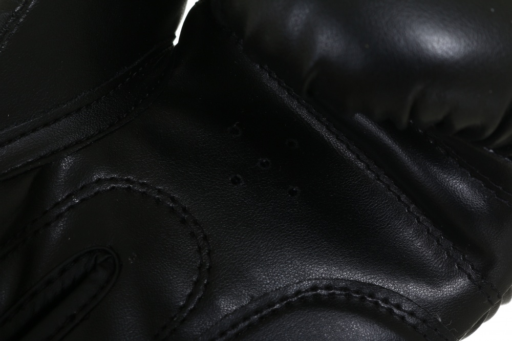 Боксерские перчатки MaxxPro AVG-616 Black vynil-08 р. 8 8 ozoz Black vynil-08 черный