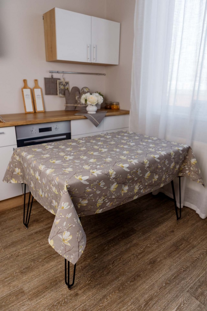 Скатерть Магнолия цветы 133x133 см La Nuit