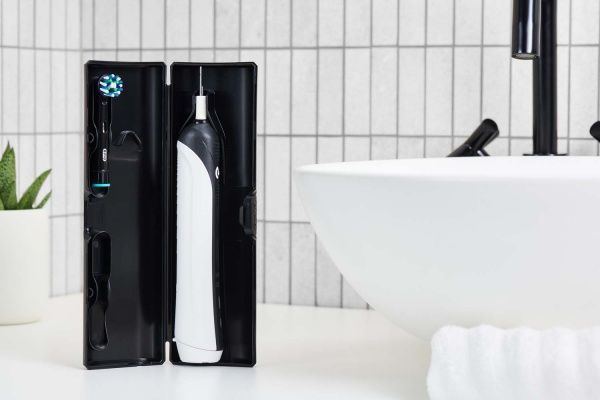 Электрическая зубная щетка Oral-B Pro 750 Черная