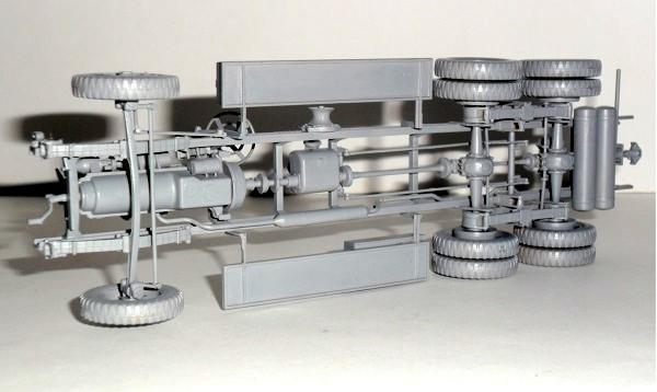 Сборная модель ICM немецкий грузовой автомобиль времен второй мировой войны Henschel 33 D1 (4823044402595) 1:35